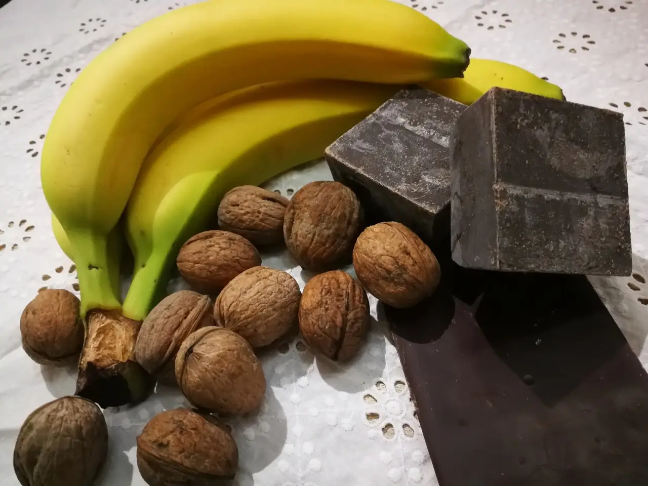 Cibi ricchi di magnesio: perché aiutano contro la stitichezza estiva e come usarli