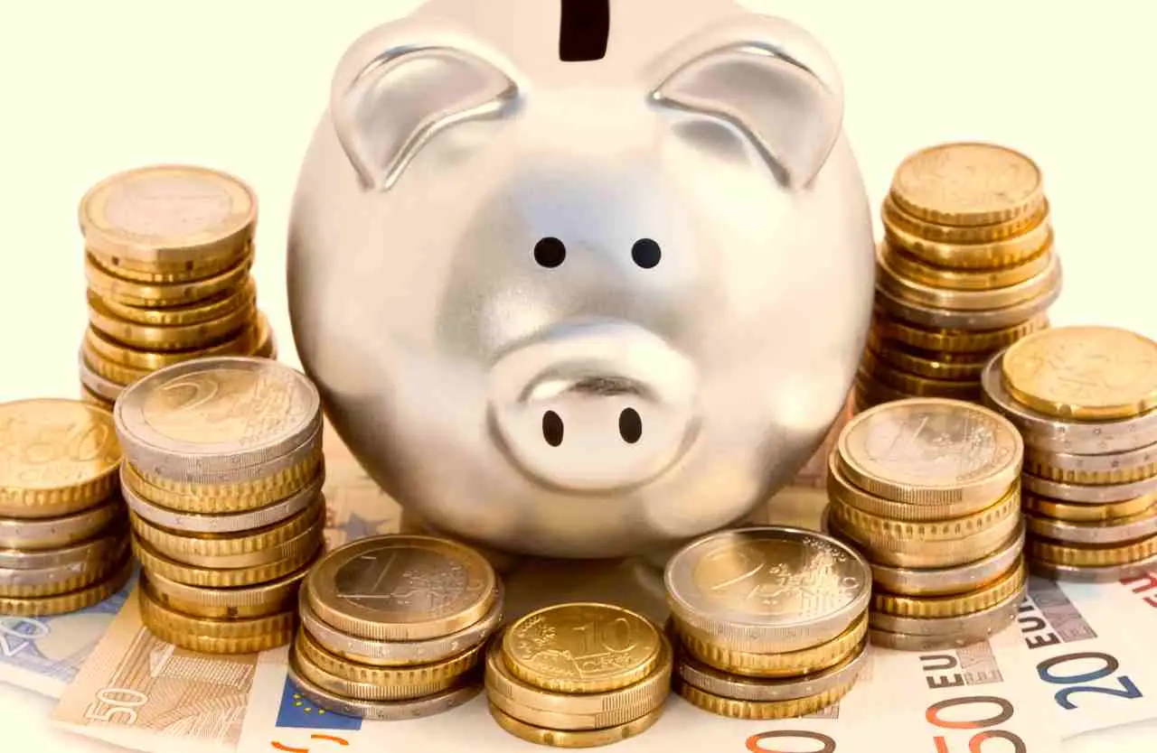 Confronta i titoli di risparmio a breve e lungo termine per pianificare il futuro Confronta i titoli di risparmio a breve e lungo termine per pianificare il futuro