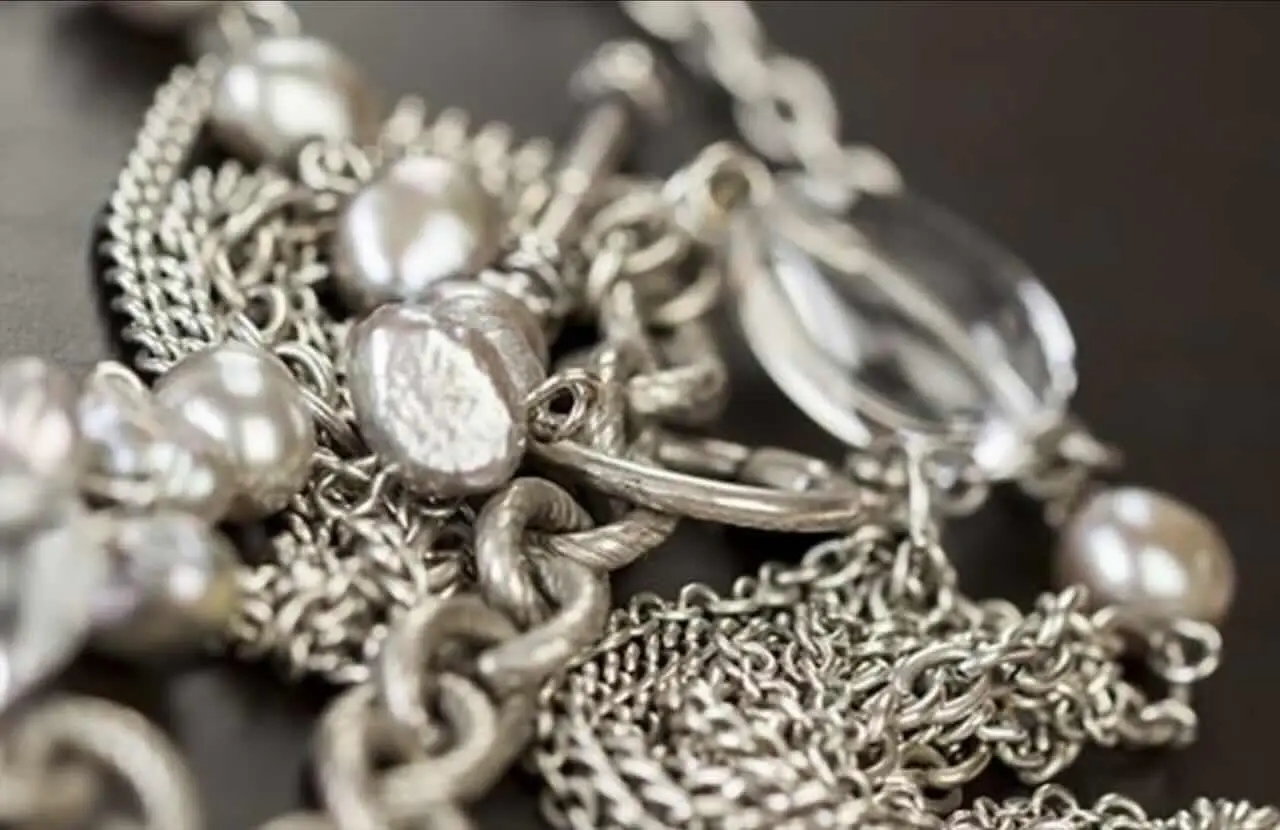 Conviene vendere l’argento vecchio? Ecco il valore reale per grammo oggi