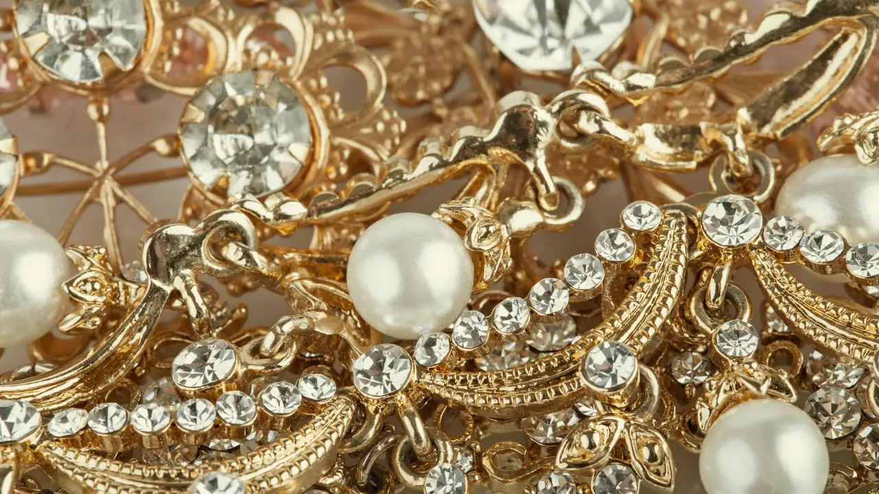 Quanto vale davvero l’oro usato oggi? Tutto quello che c’è da sapere su prezzi e valutazioni al grammo