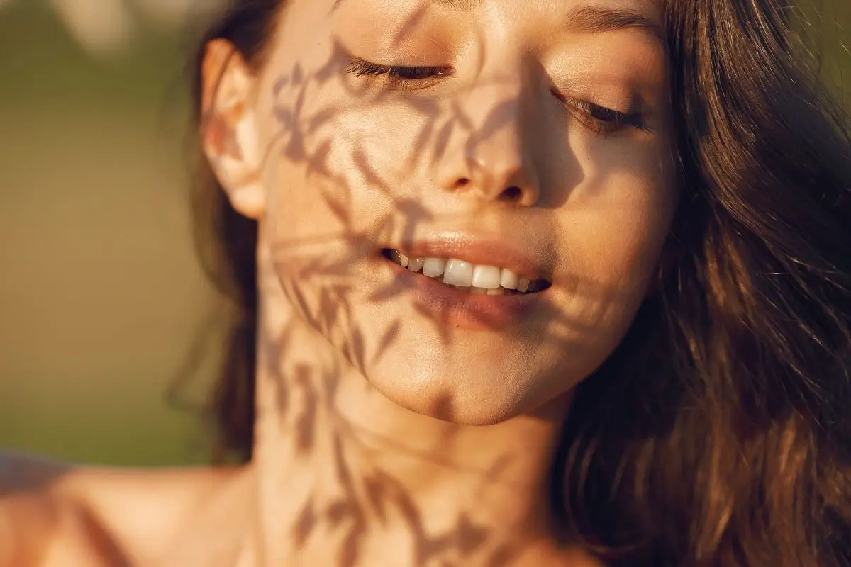 Segreti e consigli per ottenere un'abbronzatura perfetta: come esporsi al sole in modo sicuro e naturale