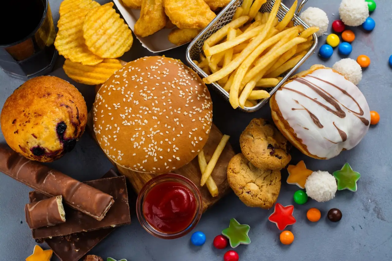 Questi snack veloci peggiorano dolori reumatici: ecco quali evitare durante l’estate Questi snack veloci peggiorano dolori reumatici: ecco quali evitare durante l’estate