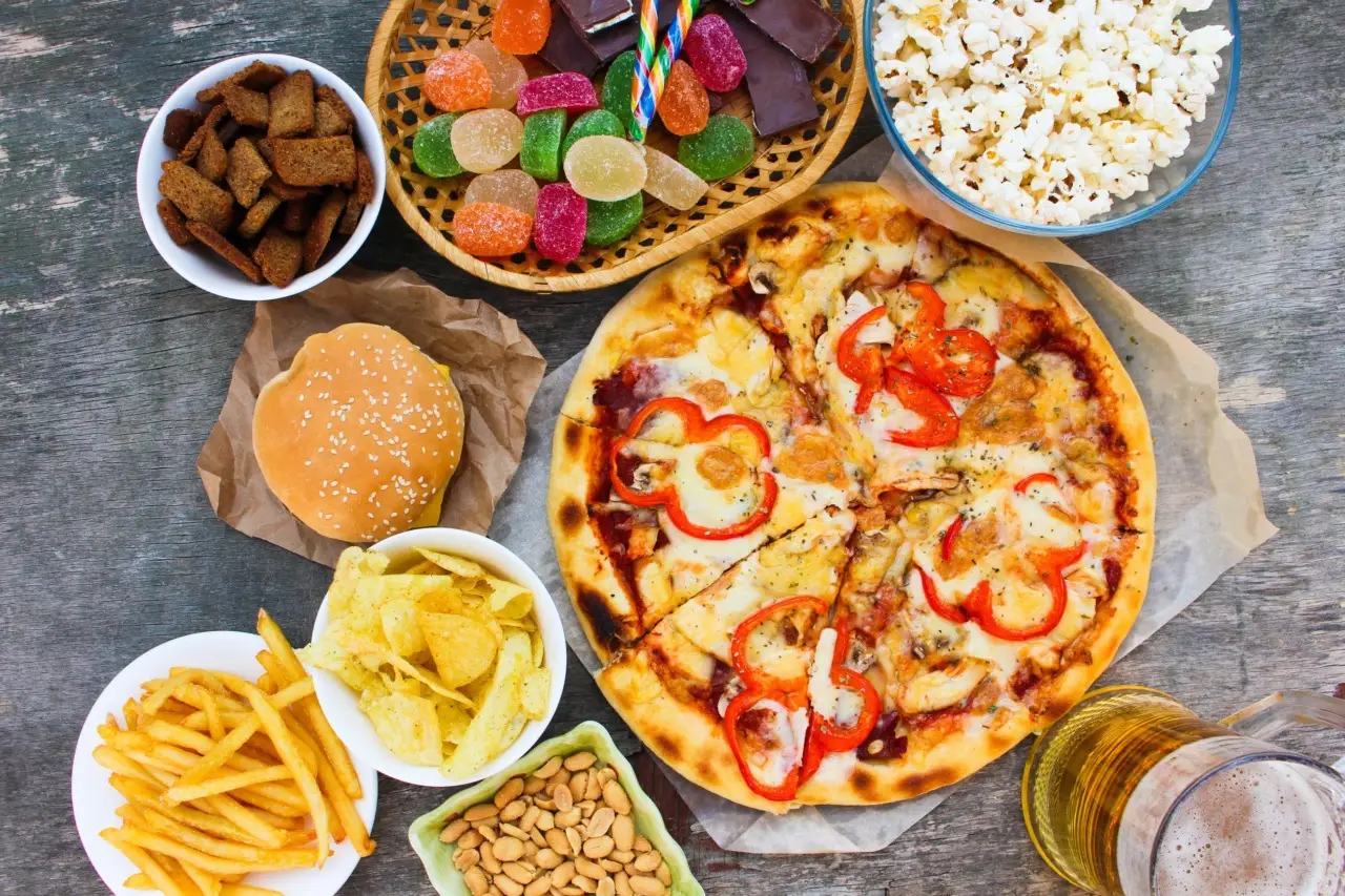 Questi snack veloci peggiorano dolori reumatici: ecco quali evitare durante l’estate Questi snack veloci peggiorano dolori reumatici: ecco quali evitare durante l’estate